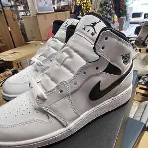 ​👟 Air Jordan 1 Mid White/Black 7Y